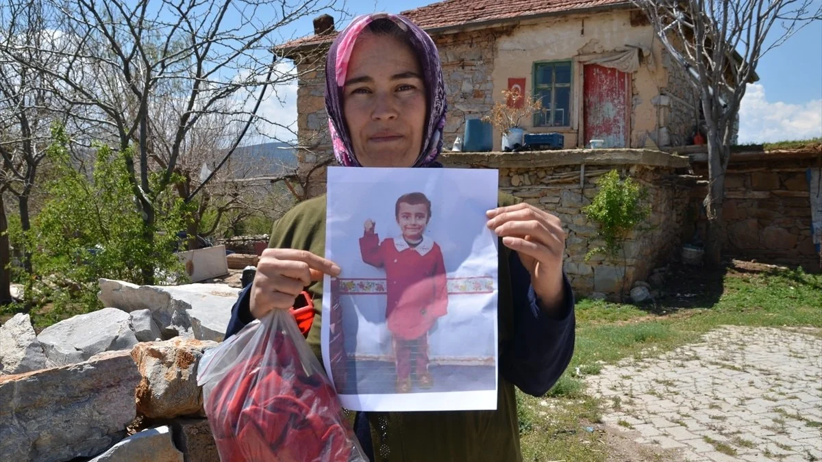 Konya'da 10 yıldır kayıp olan Yasin'in annesi: Kokusu gitmesin diye kıyafetlerini çıkarmıyorum