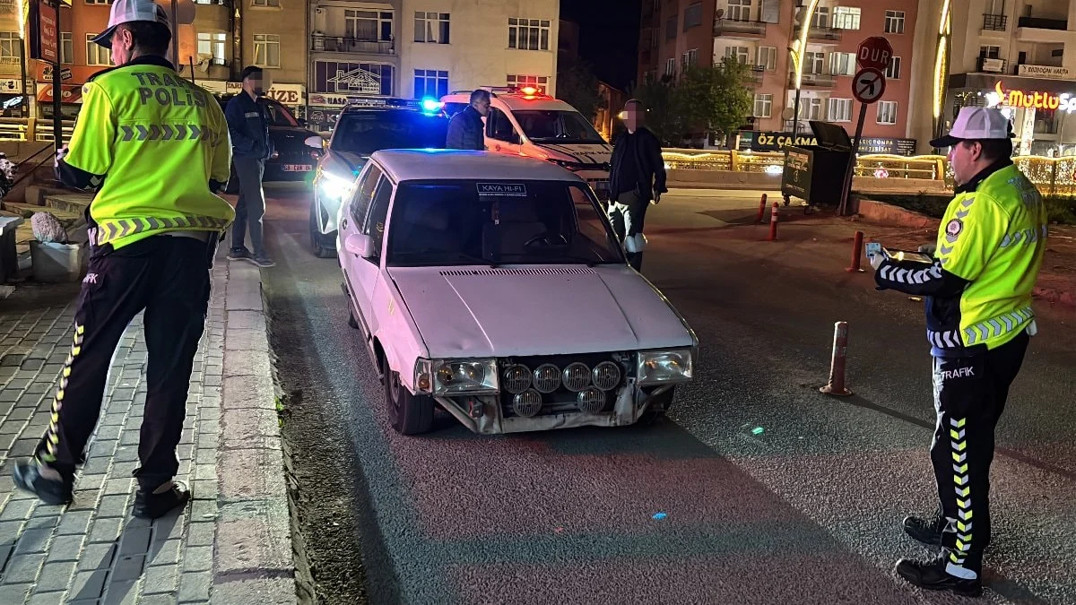 Aksaray'da plakasız araç sürücüsüne 12 bin 942 lira ceza