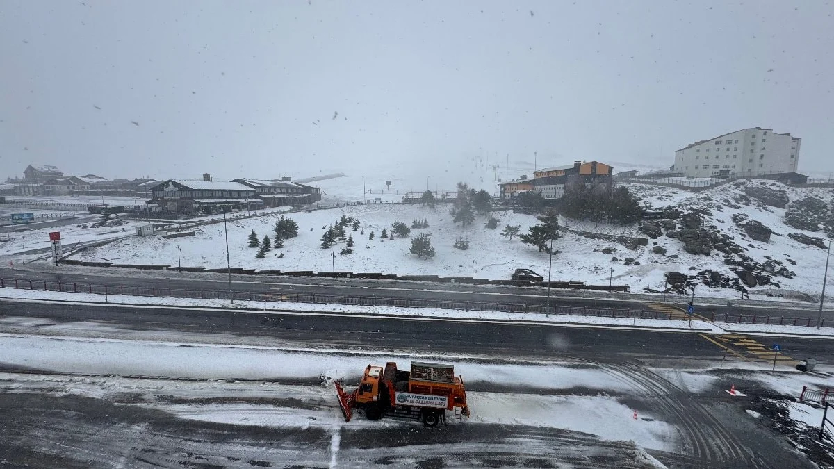 Erciyes'te rekor sezon: 3,3 milyon ziyaretçiyle mayısta bile kayak keyfi