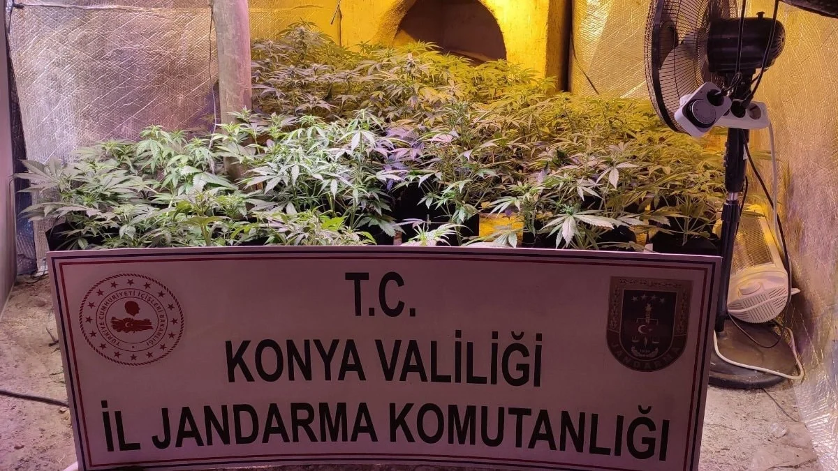 Konya'da uyuşturucu tacirlerine operasyon: 14 tutuklama