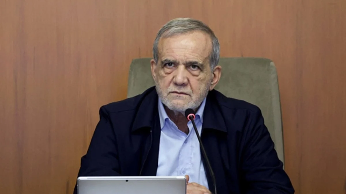 Mesud Pezeşkiyan: Düşman bu savaşta İran'ı bölmeyi amaçladı