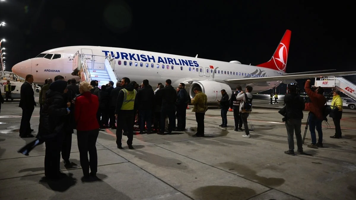 İsrail'in alıkoyduğu Sumud Filosu aktivistlerini taşıyan uçak İstanbul'a geldi