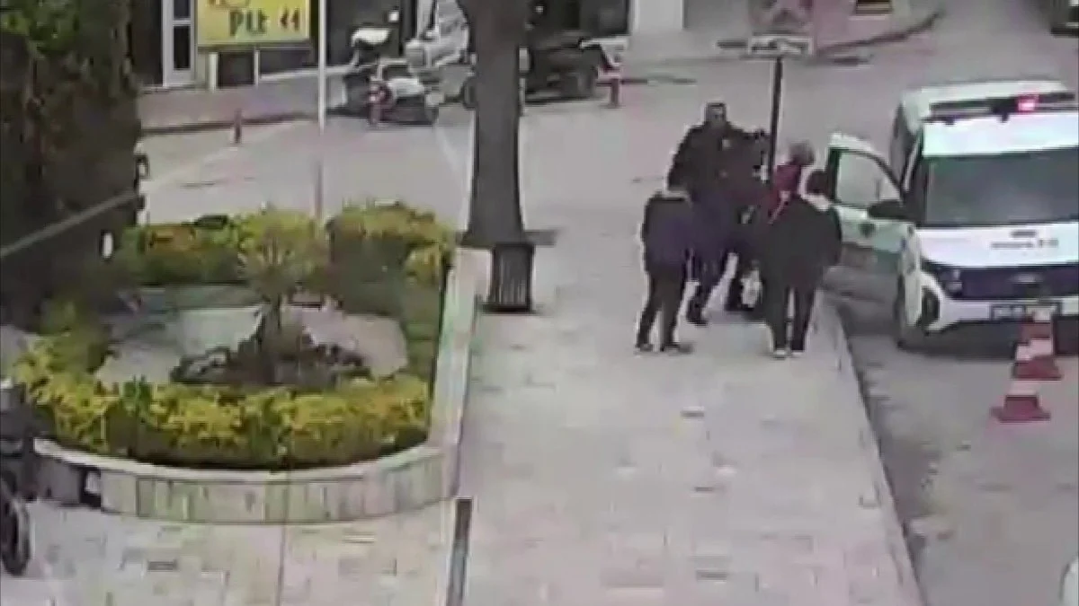 Amasya'da nefes alamayınca polis otosunun önüne geldi: Polisler Heimlich ile hayatını kurtardı