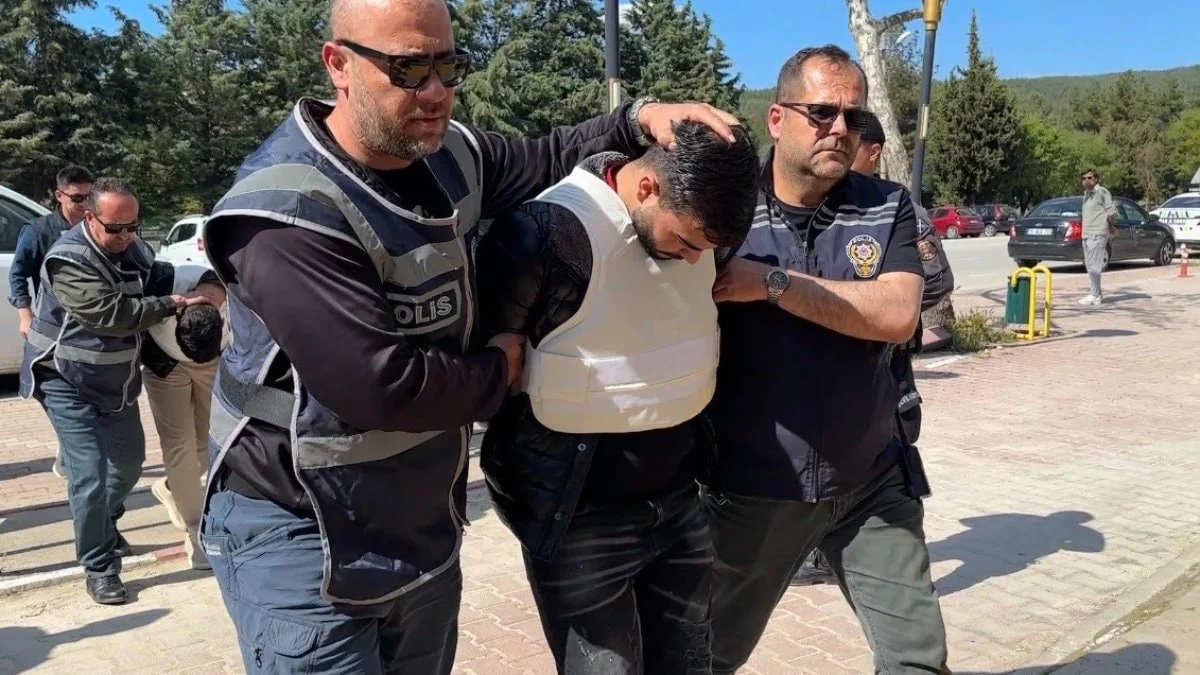 Kübra Yapıcı cinayeti: Gözaltına alınan 2 şüpheli adliyede