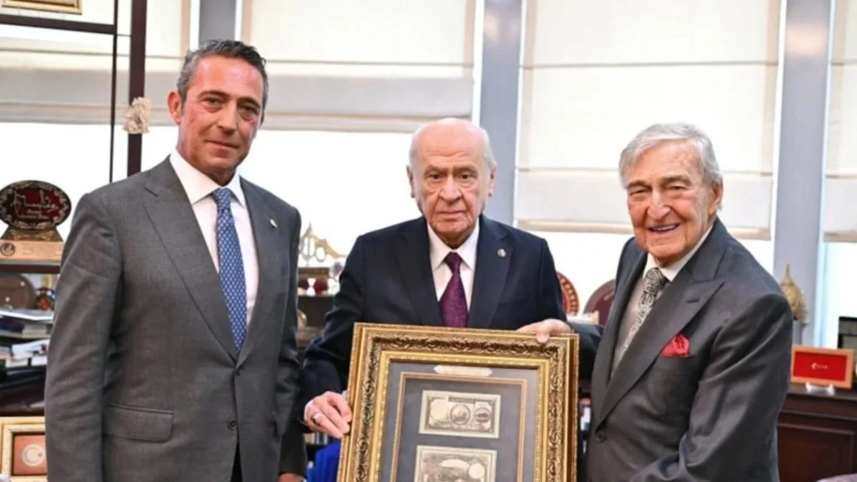 Koç ailesinin Bahçeli'ye hediyesi: Bozkurtlu 5 Türk Lirası banknotu