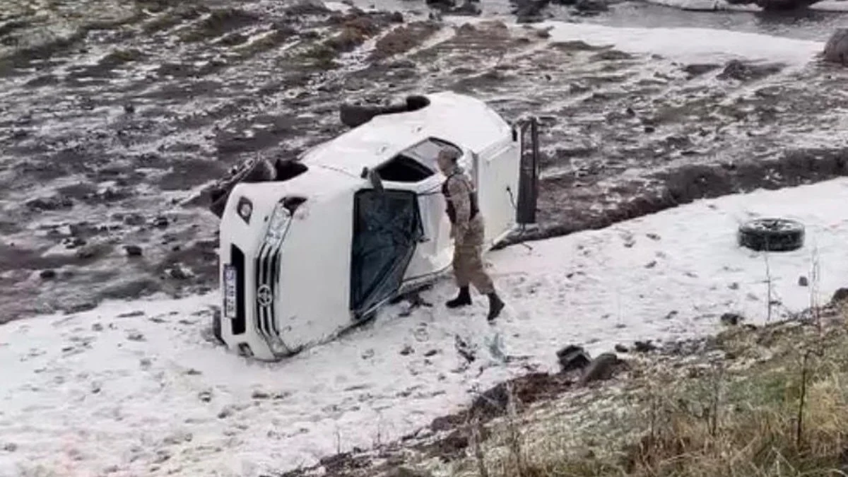 Ardahan’da askeri araç devrildi: 2 astsubay yaralandı