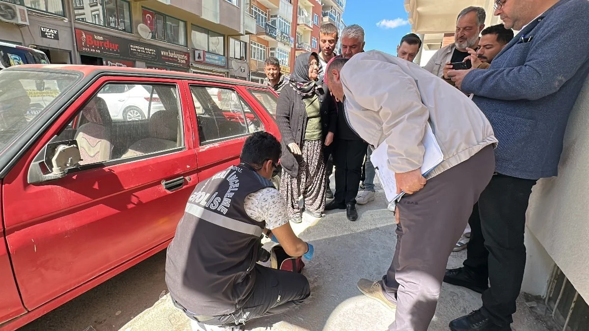 Burdur'da çantasını kapıda unutan kadının altınları çalındı