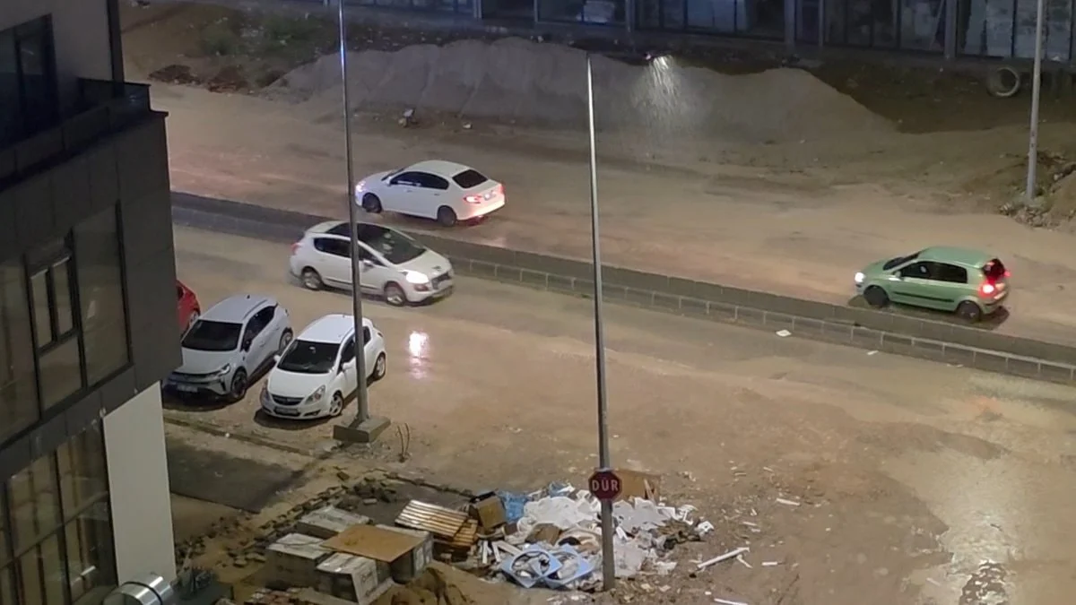 Edirne'de sağanak: Caddeler göle döndü