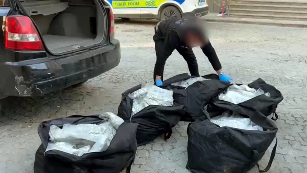 Edirne'de 90 kilo uyuşturucu ele geçirildi: 2 gözaltı