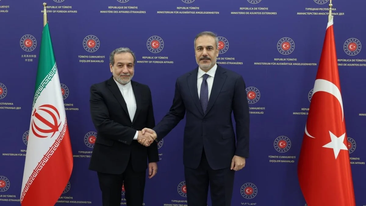 Abbas Arakçi'den Hakan Fidan'a: ABD, diplomasi sürecini zedeliyor