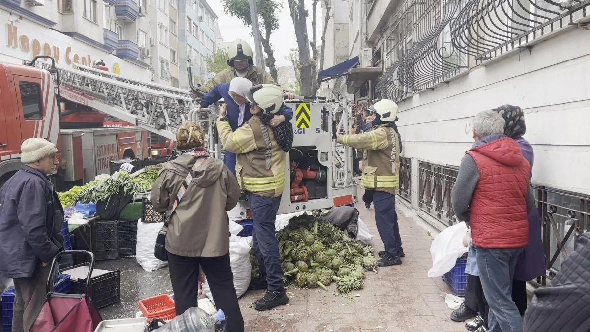 Fatih’te market deposunda yangın