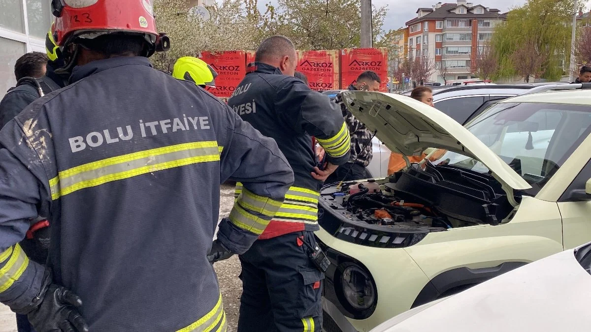 Bolu’da elektrikli araçtan dumanlar yükseldi