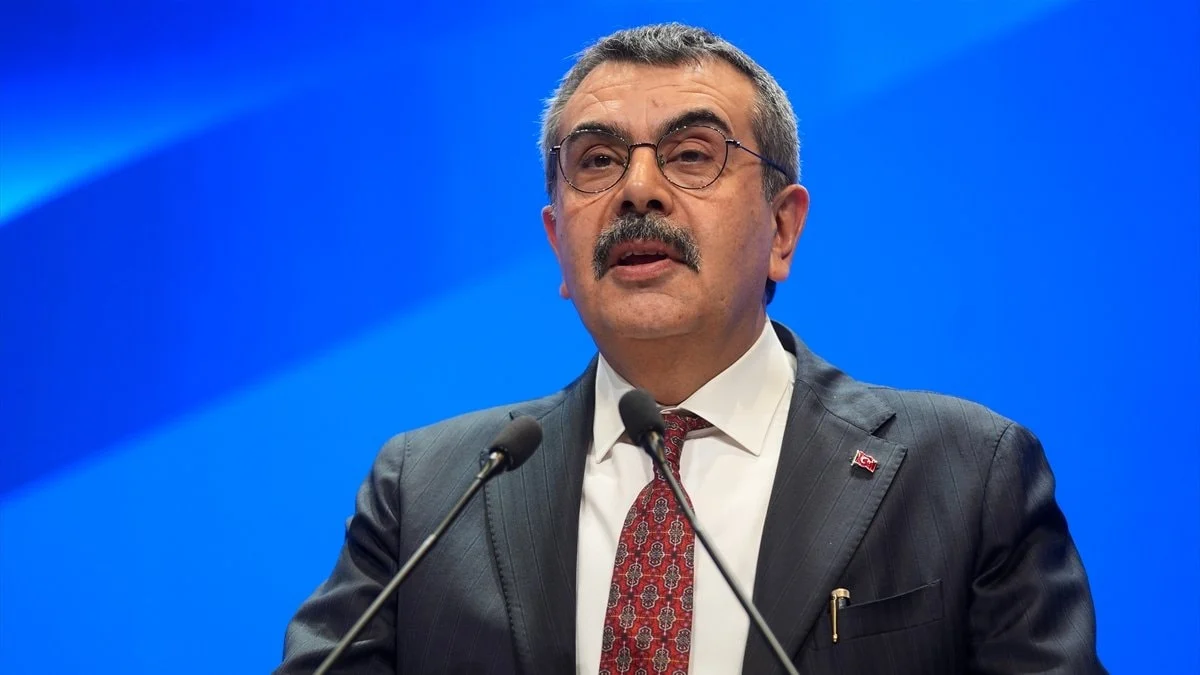 Yusuf Tekin'den okullarda ara tatile ilişkin düzenleme sinyali