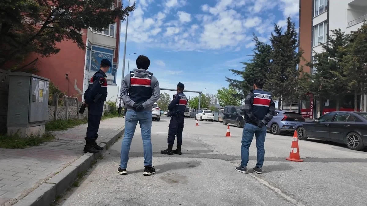 Tekirdağ'da sokaklarda 'huzur' uygulaması: 21 aranan şahıs yakalandı