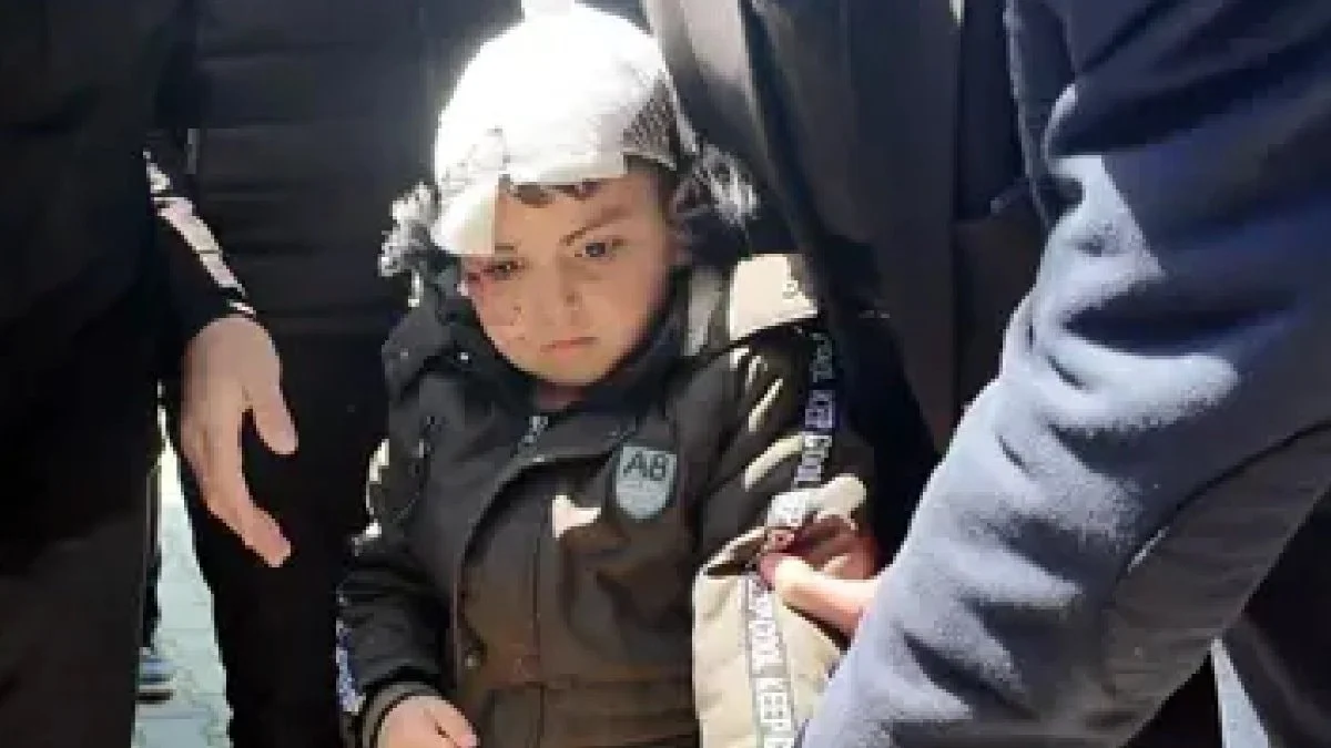 Balıkesir'de 4 yaşındaki Sancar kazada hayatını kaybeden annesine veda etti
