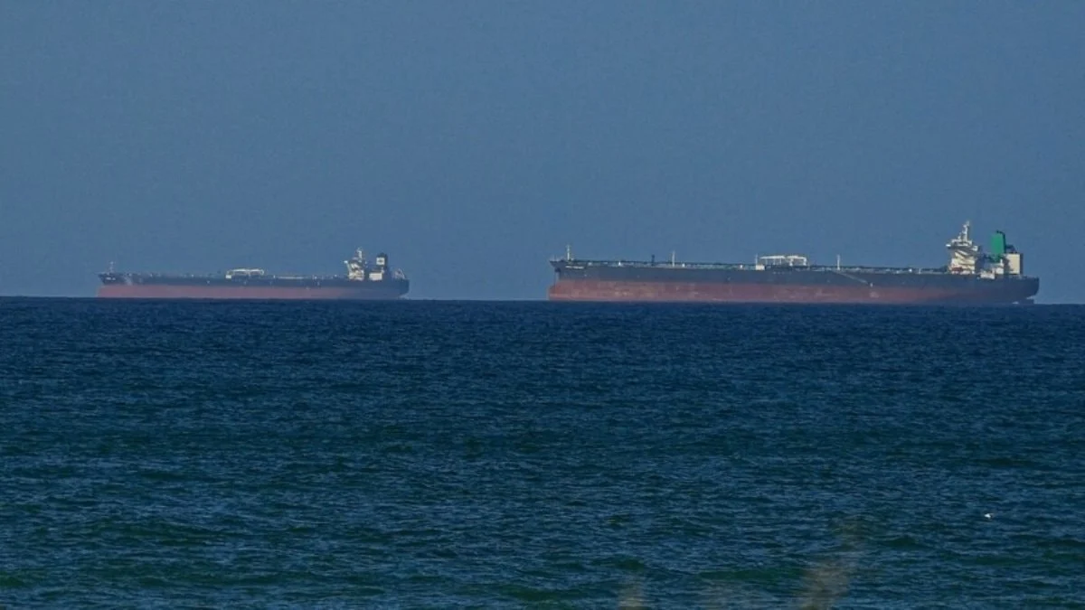 Brent petrol, Hürmüz Boğazı'na ilişkin haber akışından etkiliyor