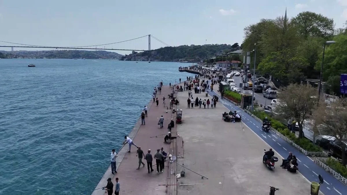 İstanbul'da güneşi gören vatandaşlar kendilerini dışarı attı