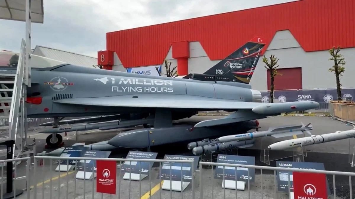 TSK envanterine giren Eurofighter Typhoon ilk kez Türk bayrağı ile sergilendi