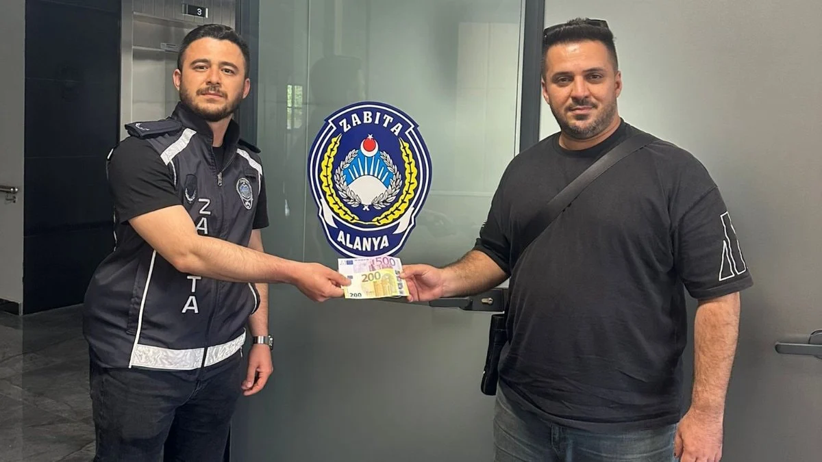 Antalya'da kaybolan 700 euro sahibine ulaştırıldı