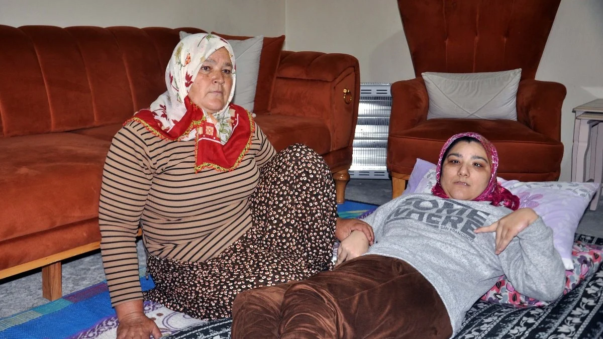 Hatay’da engelli kızına 36 yıldır hayatını adadı