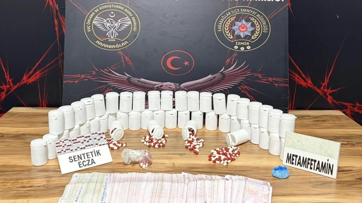 İzmir’de uyuşturucu operasyonu: 2 bin 367 adet uyuşturucu hap ele geçirildi