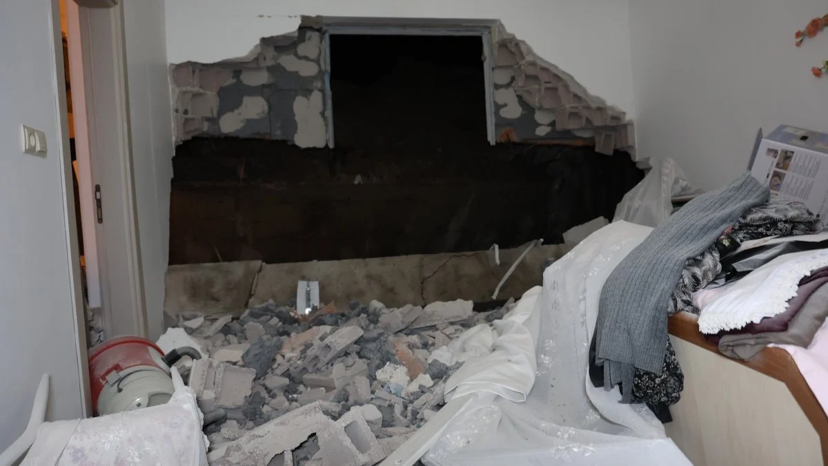 Nevşehir’de çöken istinat duvarı evlerin içine girdi