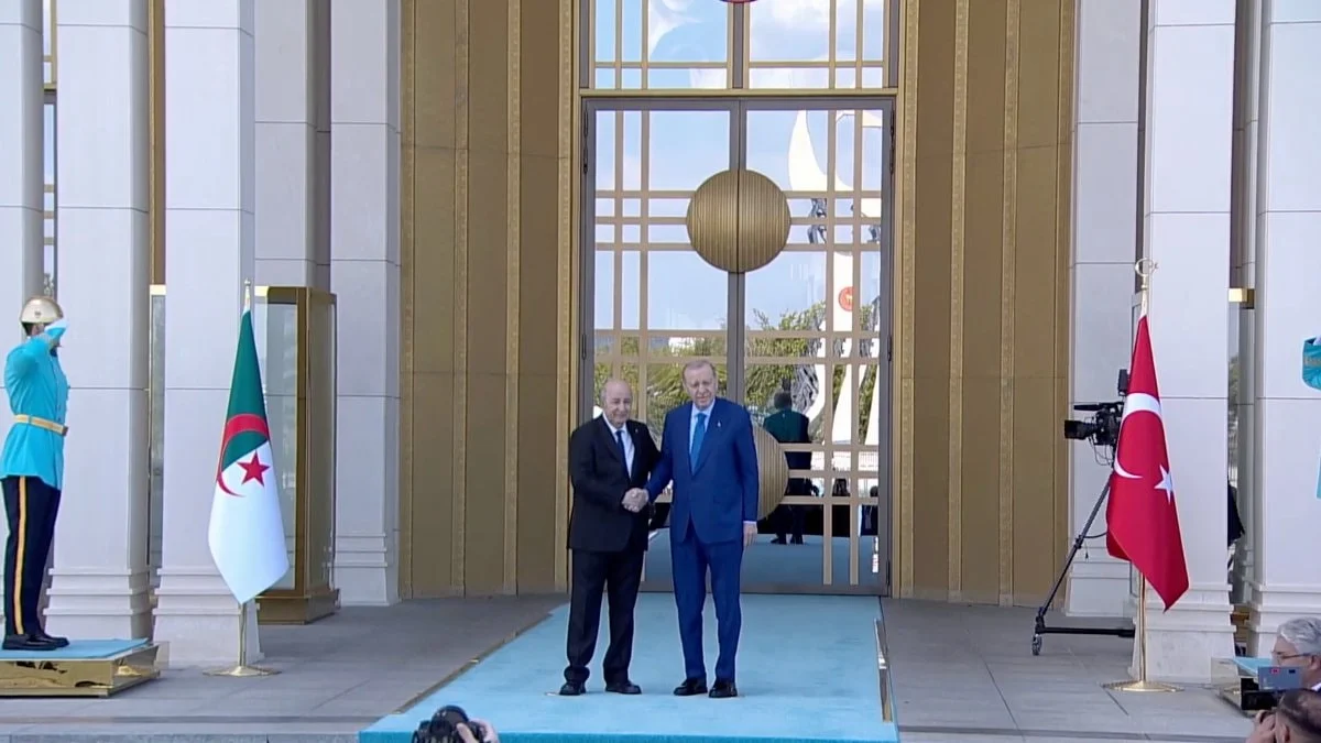 Cumhurbaşkanı Erdoğan, Cezayir Cumhurbaşkanı'nı resmi törenle karşıladı