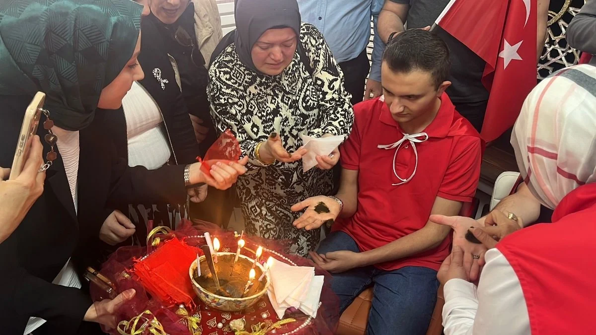 Çorum'da engelli bireylere temsili asker kınası yakıldı
