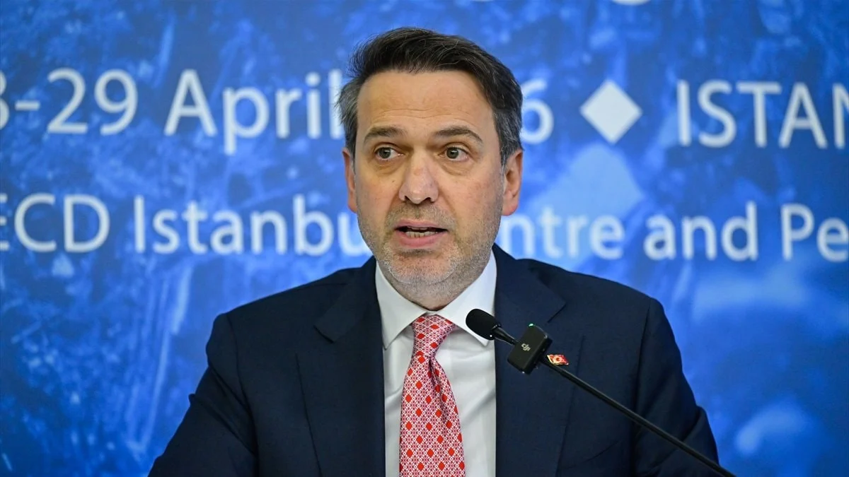 Alparslan Bayraktar'dan Özgür Özel'e: Bu konuda hiçbir şey bilmiyorsunuz