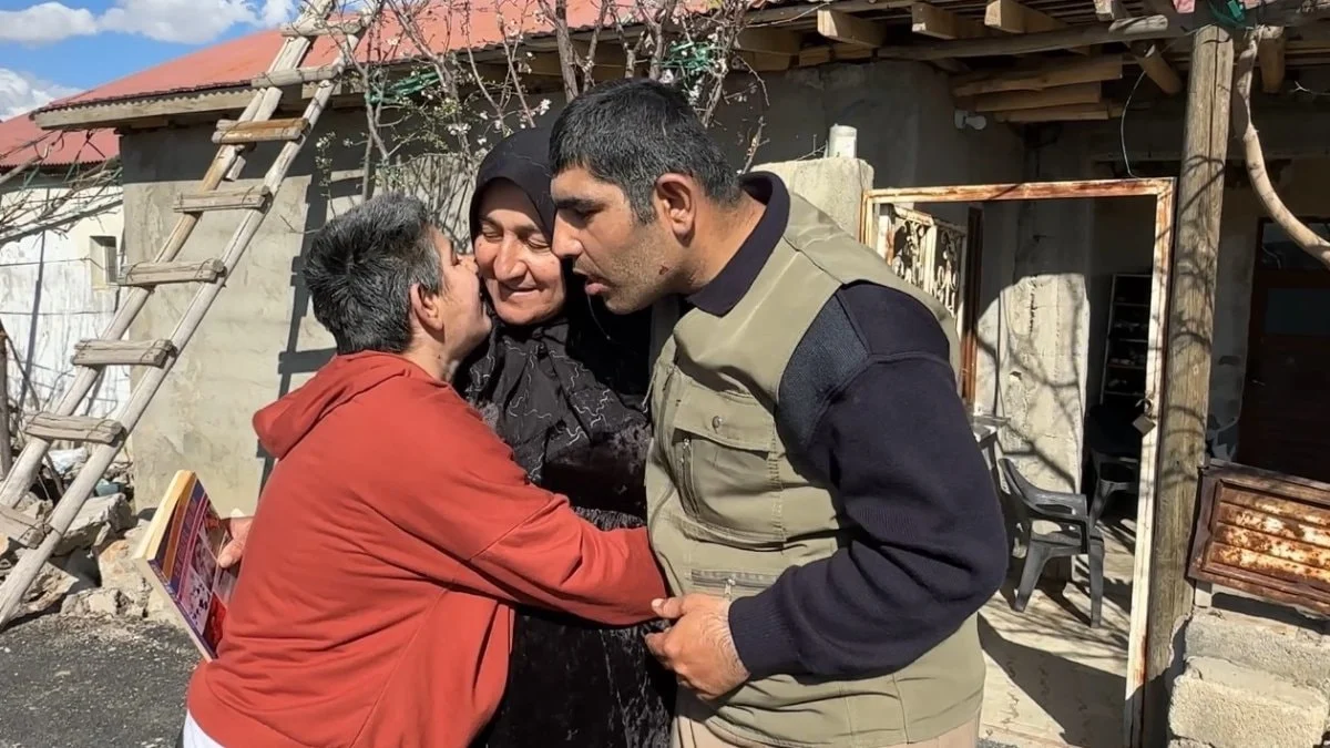 Hakkari'de tam 38 yıldır 4 engelli evladına bakıyor