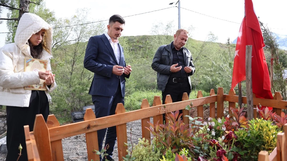 Kahramanmaraş'taki okul saldırısında ölen Ayla Öğretmen'in oğlu: Anneler Günü'ne buruk girdik