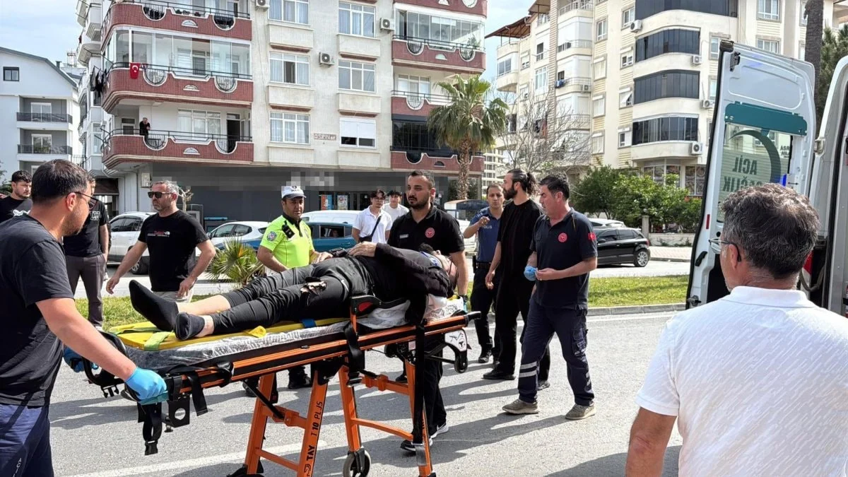 Antalya'da motosikletler çarpıştı: 3 yaralı