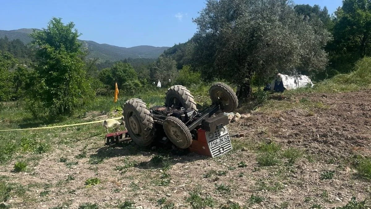 Manisa'da tarlasını sürerken traktörün altında kalarak can verdi