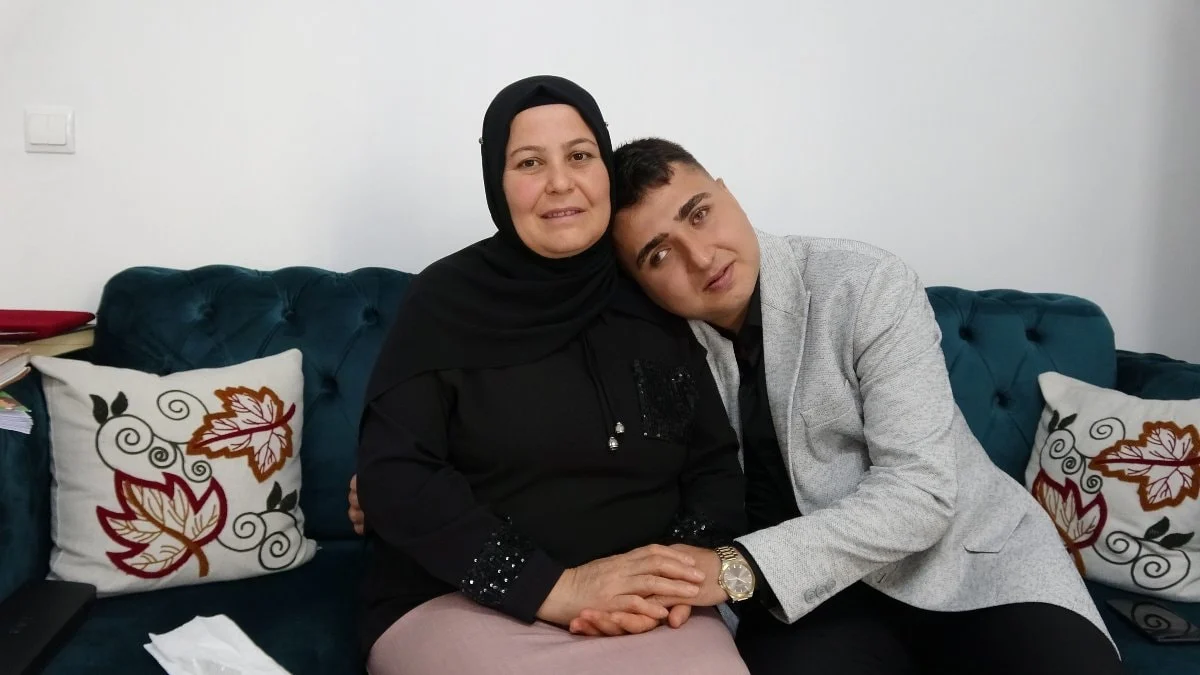 Gaziantep'te görmeyen oğlu için Braille alfabesini öğrendi