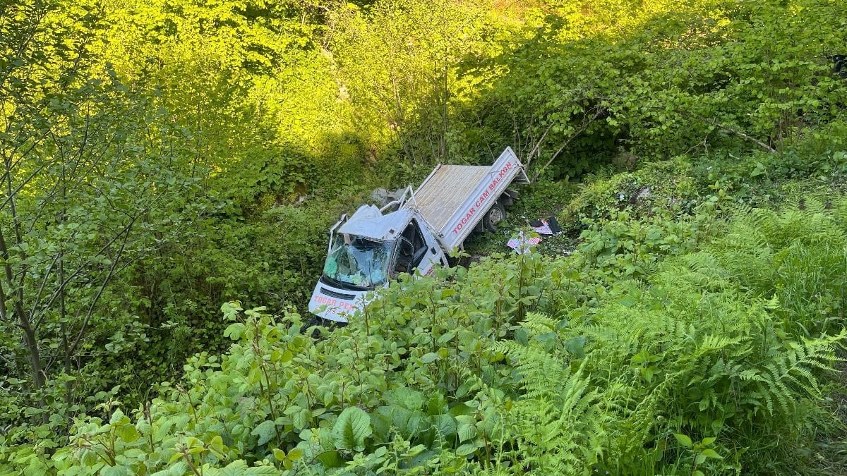 Samsun'da dere yatağına devrilen kereste yüklü kamyonette 1 kişi hayatını kaybetti