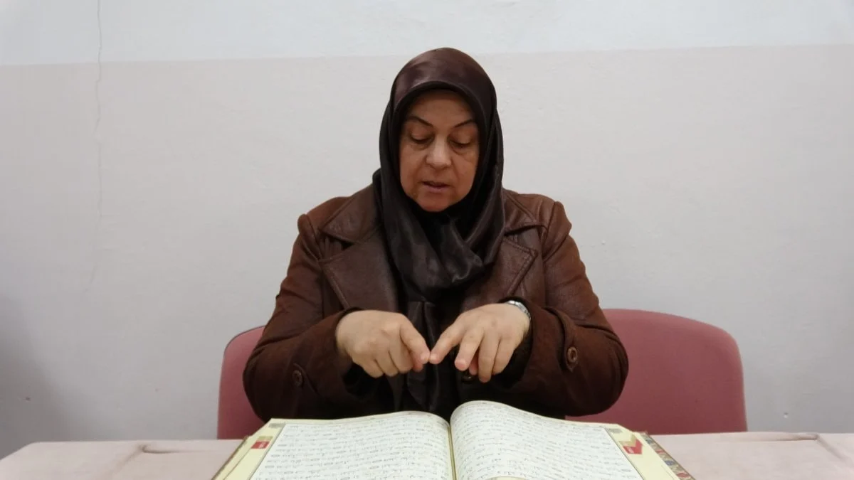 Gaziantep'te işitme engelli kadın, Kur'an-ı Kerim'i öğrenme hayalini gerçekleştirdi