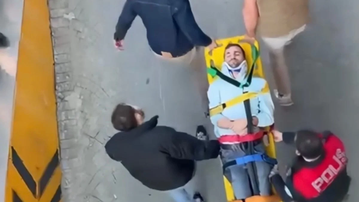 Kağıthane’de kepenk faciası: Tamir sırasında işçi ağır yaralandı