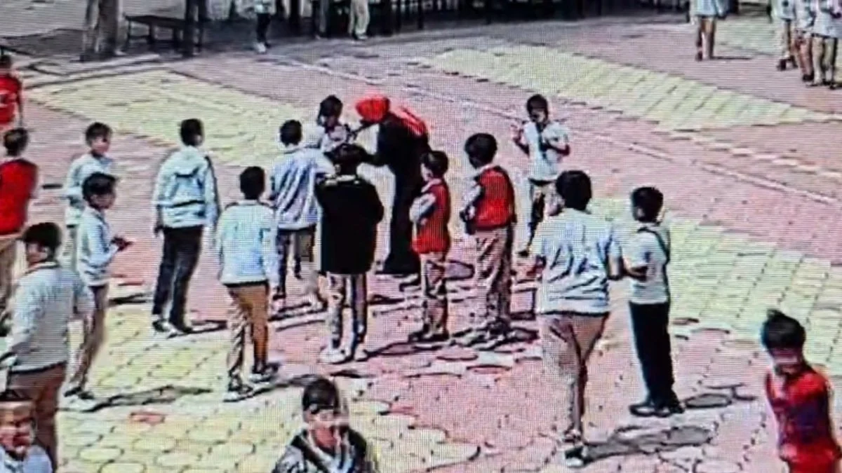 Osmaniye'de teneffüste fenalaşan öğrenciye öğretmende hayat kurtaran hamle