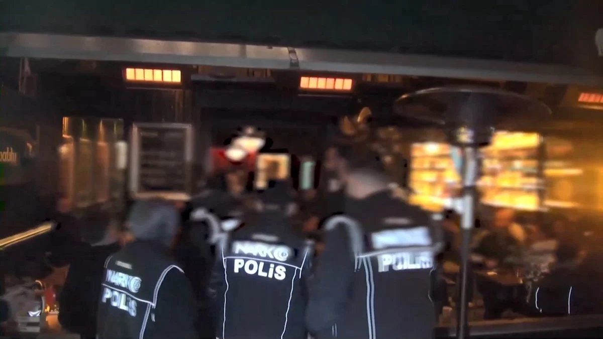 İstanbul Kadıköy'de uyuşturucu operasyonu: 75 tutuklama