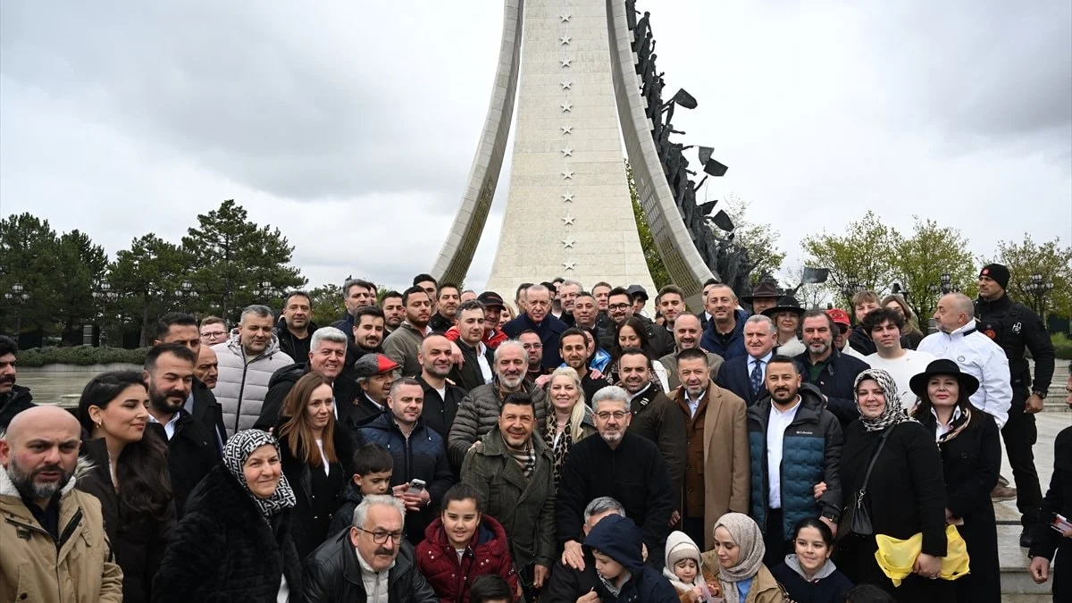 Cumhurbaşkanı Erdoğan, Doğu-Batı Dostluk ve İpek Yolu Rallisi katılımcılarını uğurladı