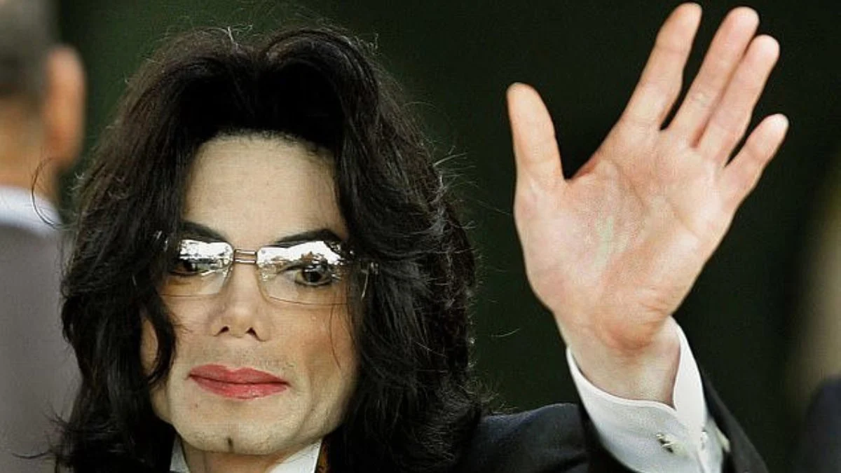 "Michael" vizyonda: Michael Jackson'un hastalığı neydi