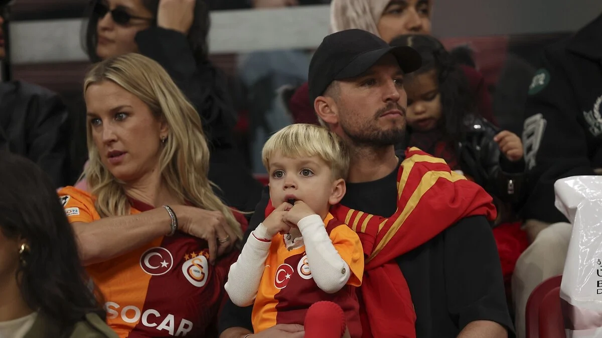Dries Mertens ve ailesi Galatasaray - Antalyaspor maçında