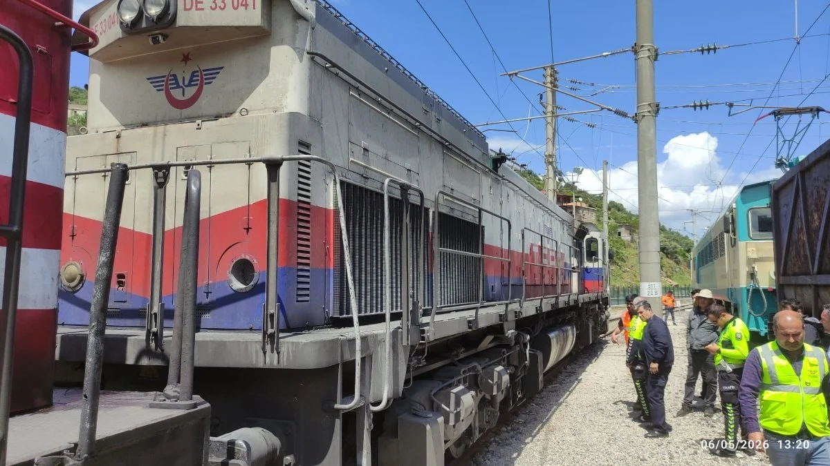 Gaziantep’te yük treni okul servisine çarptı: 1 yaralı