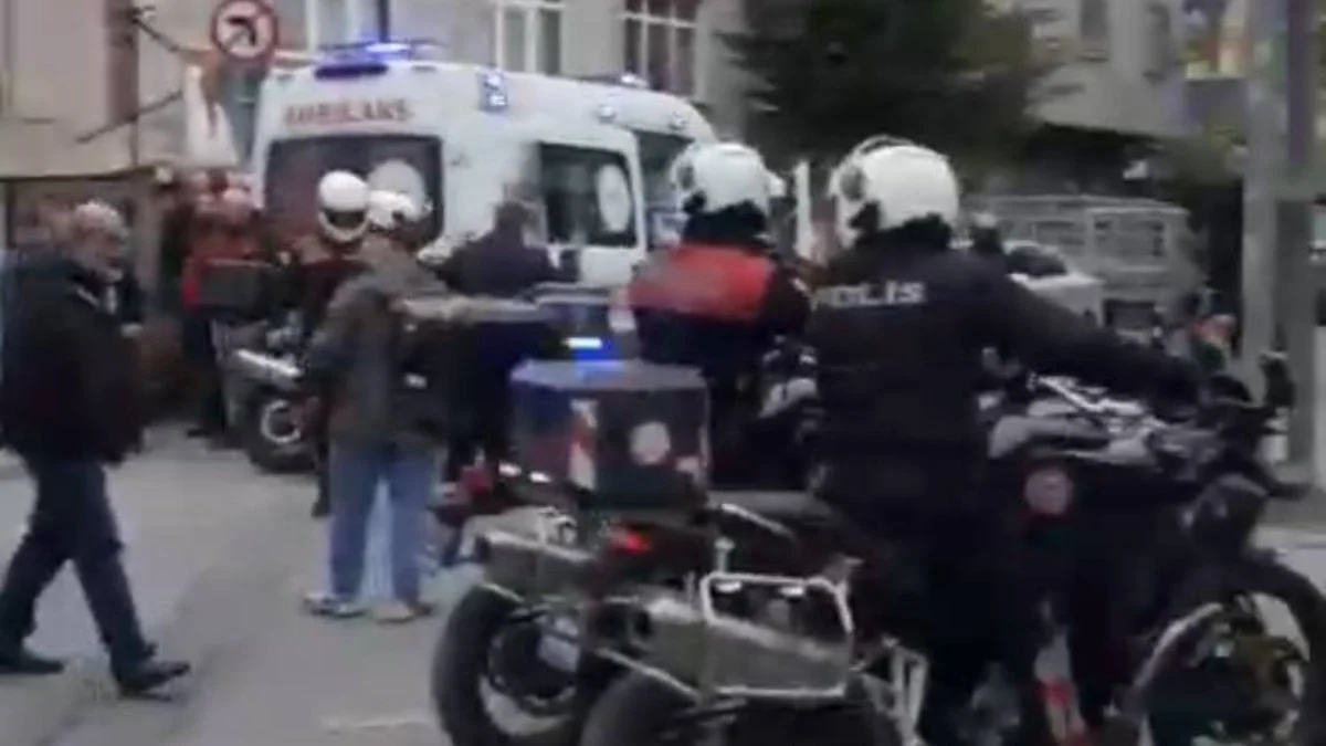 İstanbul Küçükçekmece'de kahve önünde silahlı saldırı: 3 yaralı