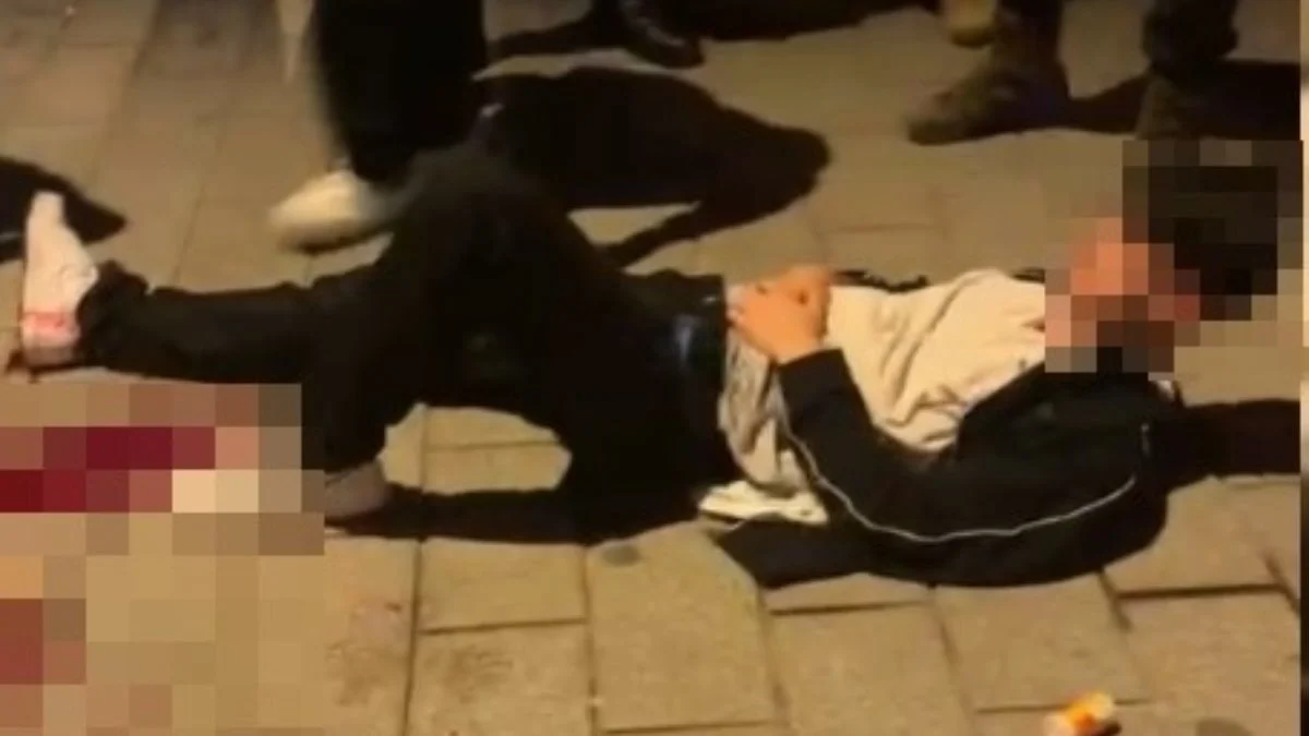 İstanbul'da şampiyonluk kutlamasında bir kişi bıçaklanarak yaralandı