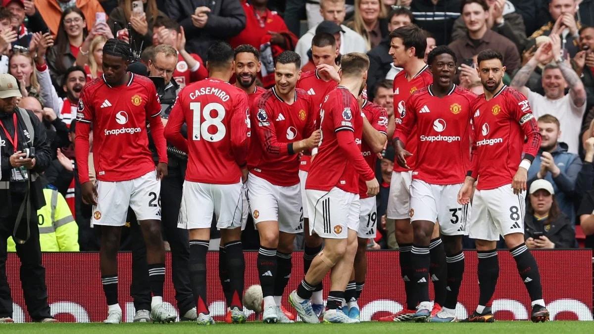 Manchester United, evinde Liverpool'u yendi