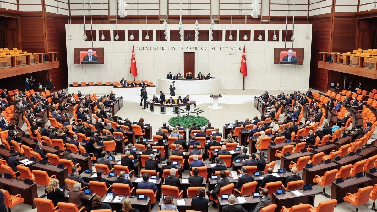 Fahiş site aidatlarına yönelik düzenlemeleri içeren teklifin 6 maddesi kabul edildi