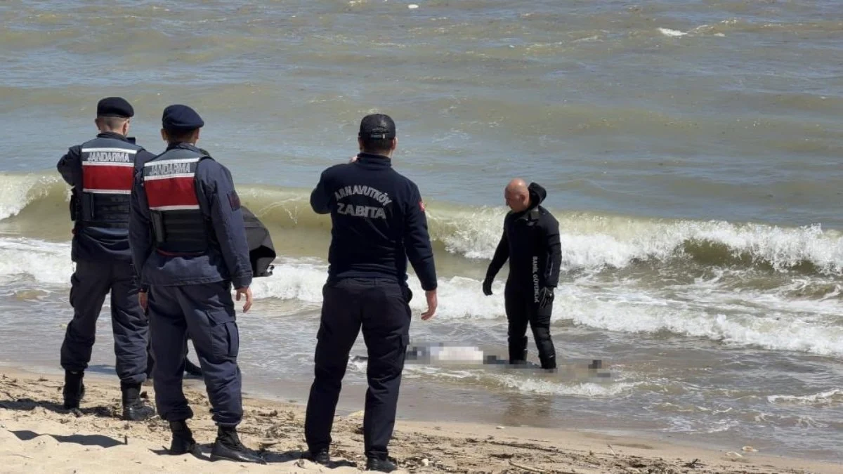 Arnavutköy sahilinde erkek cesedi bulundu