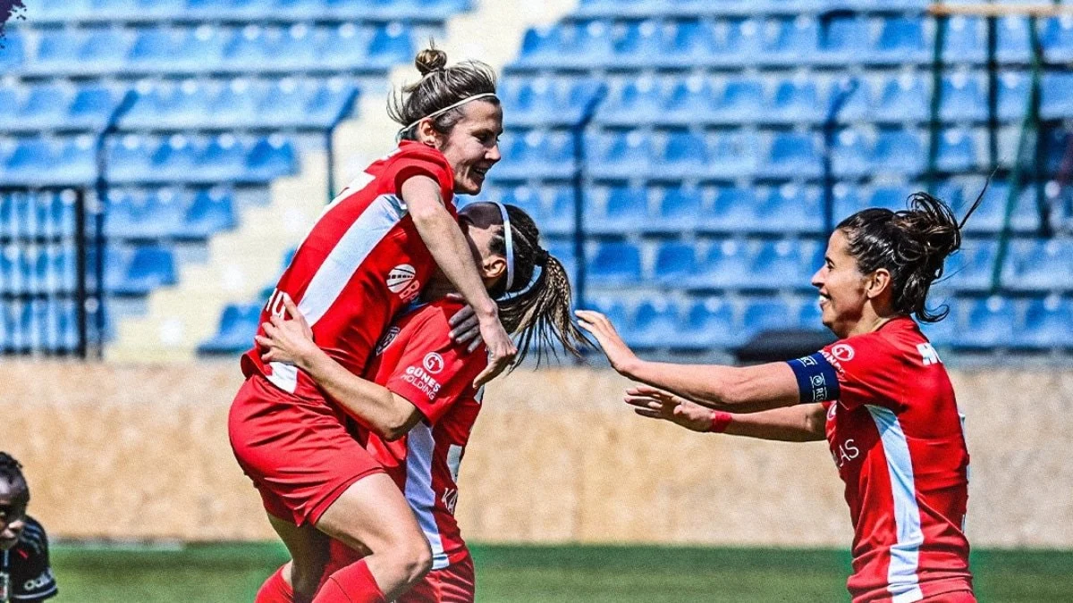 ABB FOMGET, UEFA Kadınlar Avrupa Ligi'nde sezonunun seyirci rekorunu kırdı