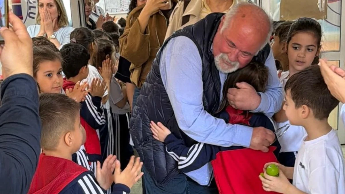 Zonguldak'ta 43 yıllık öğretmene duygusal veda